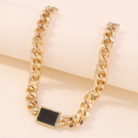 Regal Noir: The Sovereign Gold Chain Necklace