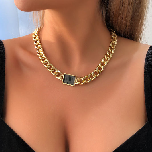 Regal Noir: The Sovereign Gold Chain Necklace