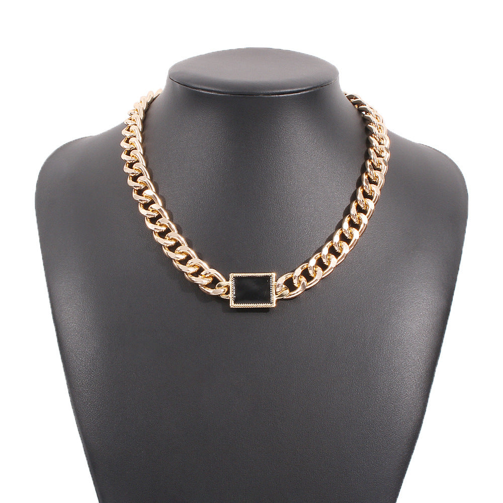 Regal Noir: The Sovereign Gold Chain Necklace