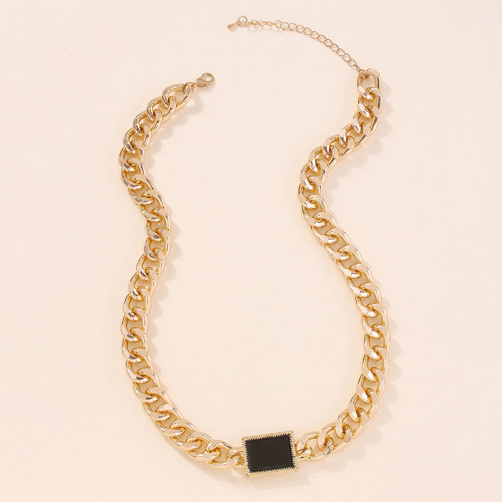 Regal Noir: The Sovereign Gold Chain Necklace