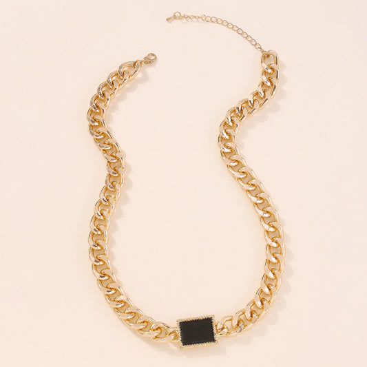 Regal Noir: The Sovereign Gold Chain Necklace