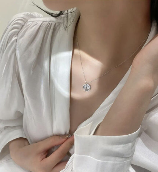 Four-Leaf Clover Heart Necklace – Magnetic Folding Pendant, Romantic Gift for Her