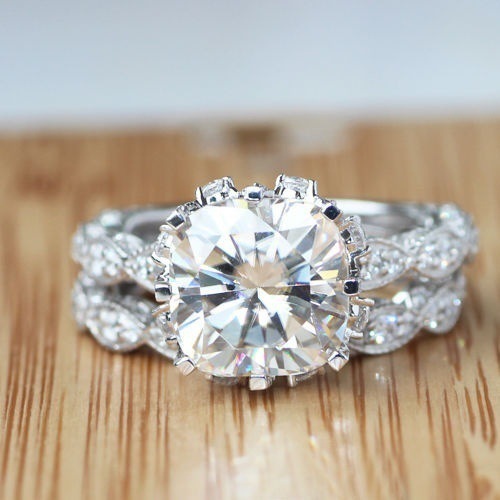 Celestia Crown – Regal Moissanite Sparkle Ring