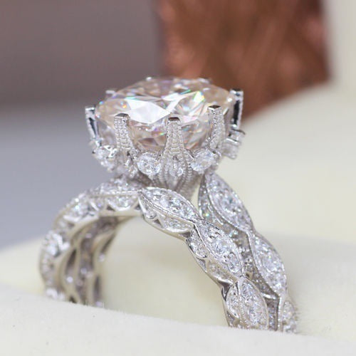 Celestia Crown – Regal Moissanite Sparkle Ring